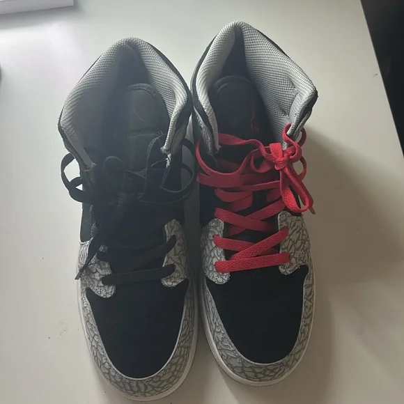 Nike Air Jordan 1 Mid SE 'Elephant Toe' Kids - Picture 1 of 5